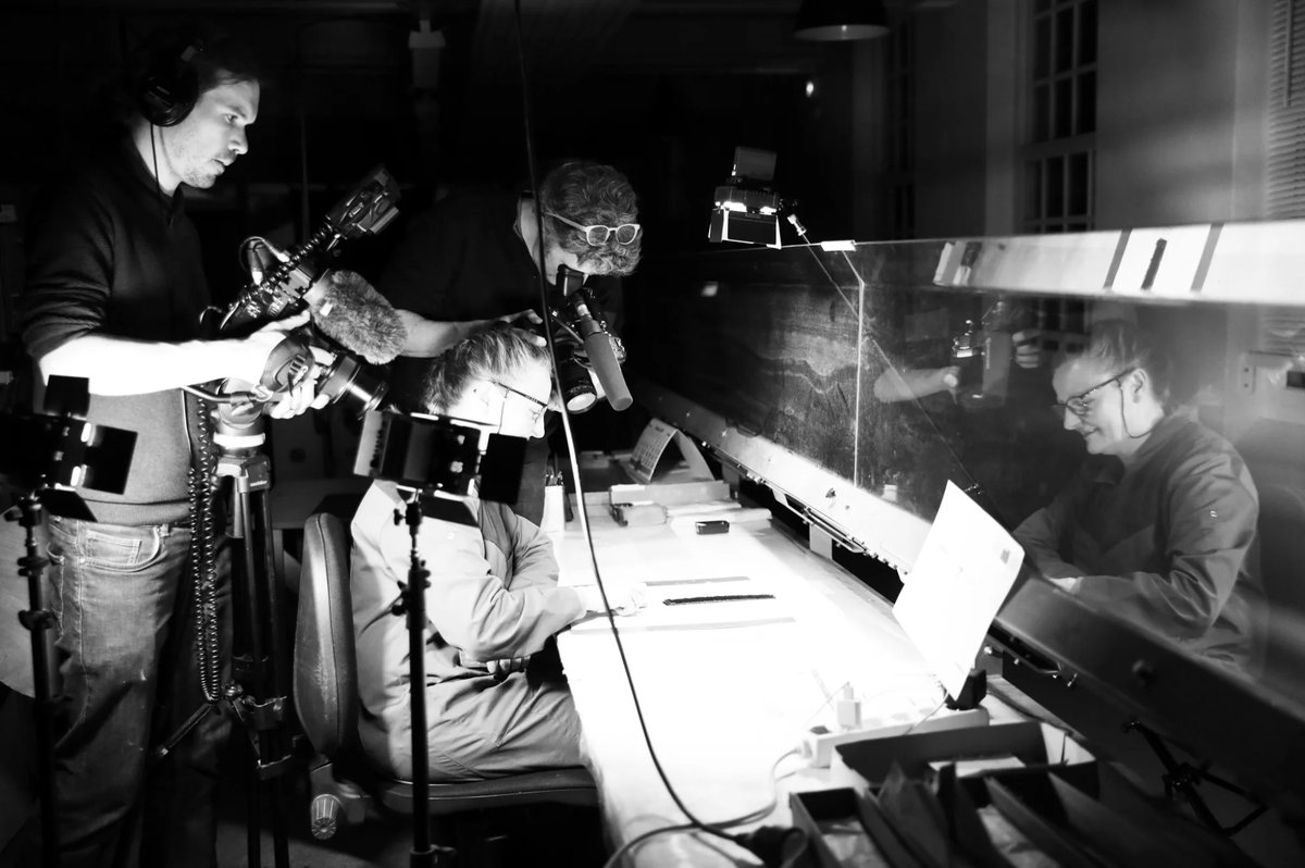 JPG VIDEO team on set